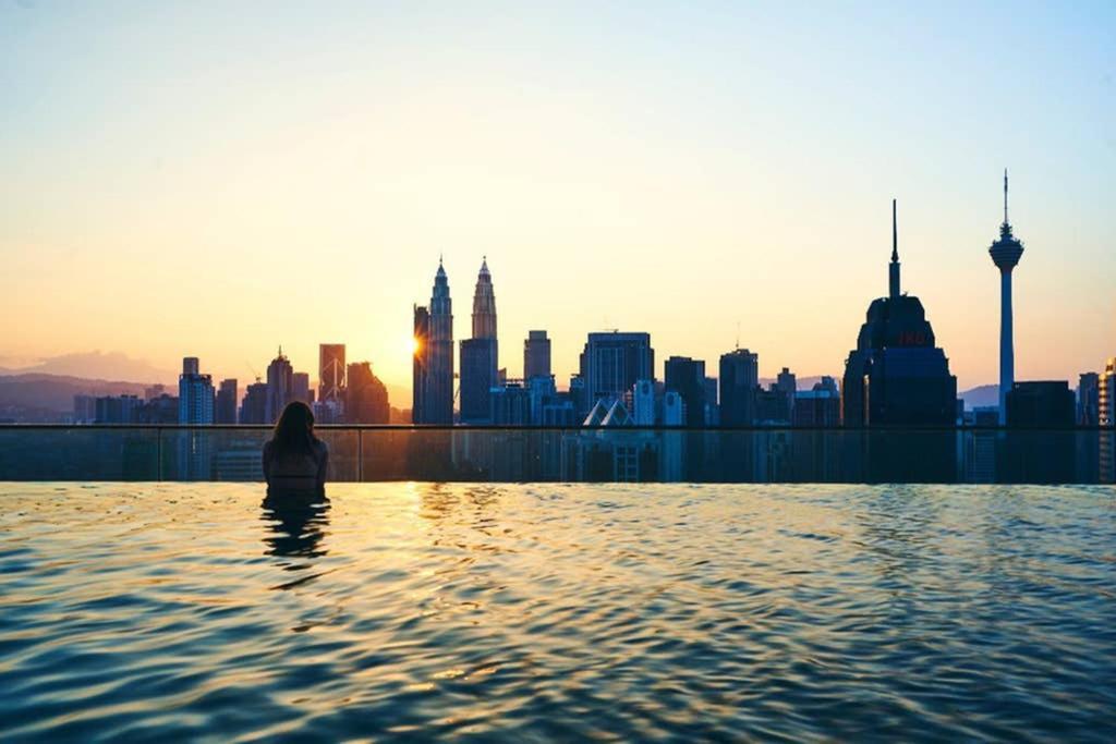Klcc Regalia Suites Infinity Pool กัวลาลัมเปอร์ ภายนอก รูปภาพ