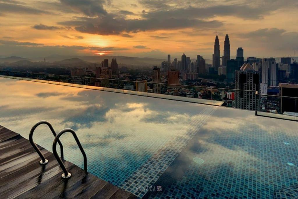 Klcc Regalia Suites Infinity Pool กัวลาลัมเปอร์ ภายนอก รูปภาพ