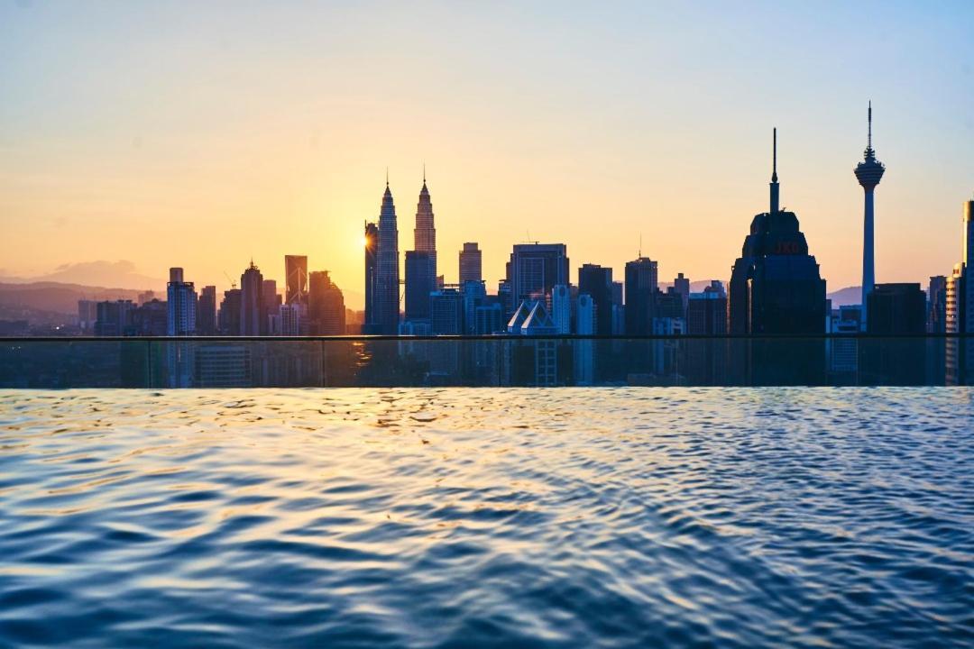 Klcc Regalia Suites Infinity Pool กัวลาลัมเปอร์ ภายนอก รูปภาพ