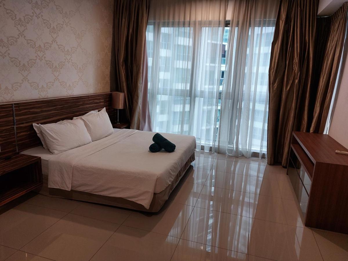 Klcc Regalia Suites Infinity Pool กัวลาลัมเปอร์ ภายนอก รูปภาพ